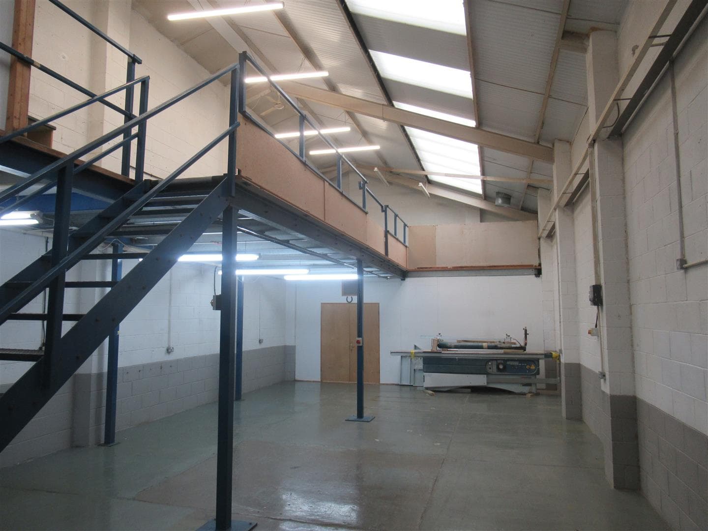 Lyon Road, Wimbledon SW19 2RL: Industrial unit To Let with mezzanine and 2 parking spaces 2