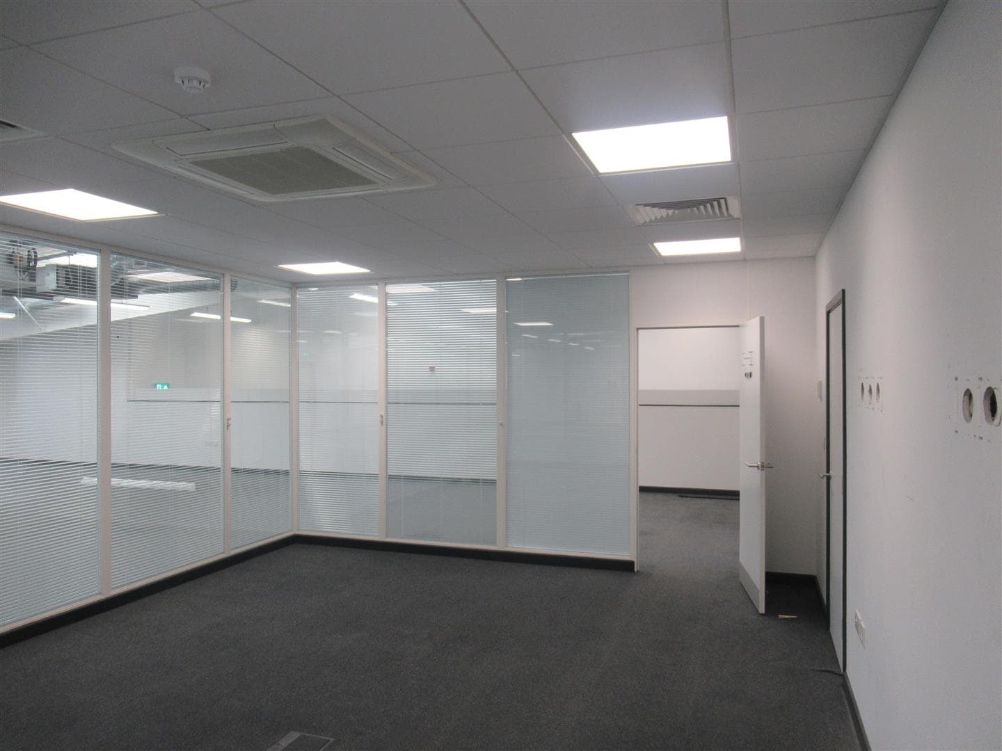 Durnsford Road, Wimbledon SW19 8ED: Office to let, 6,418 sq ft 3