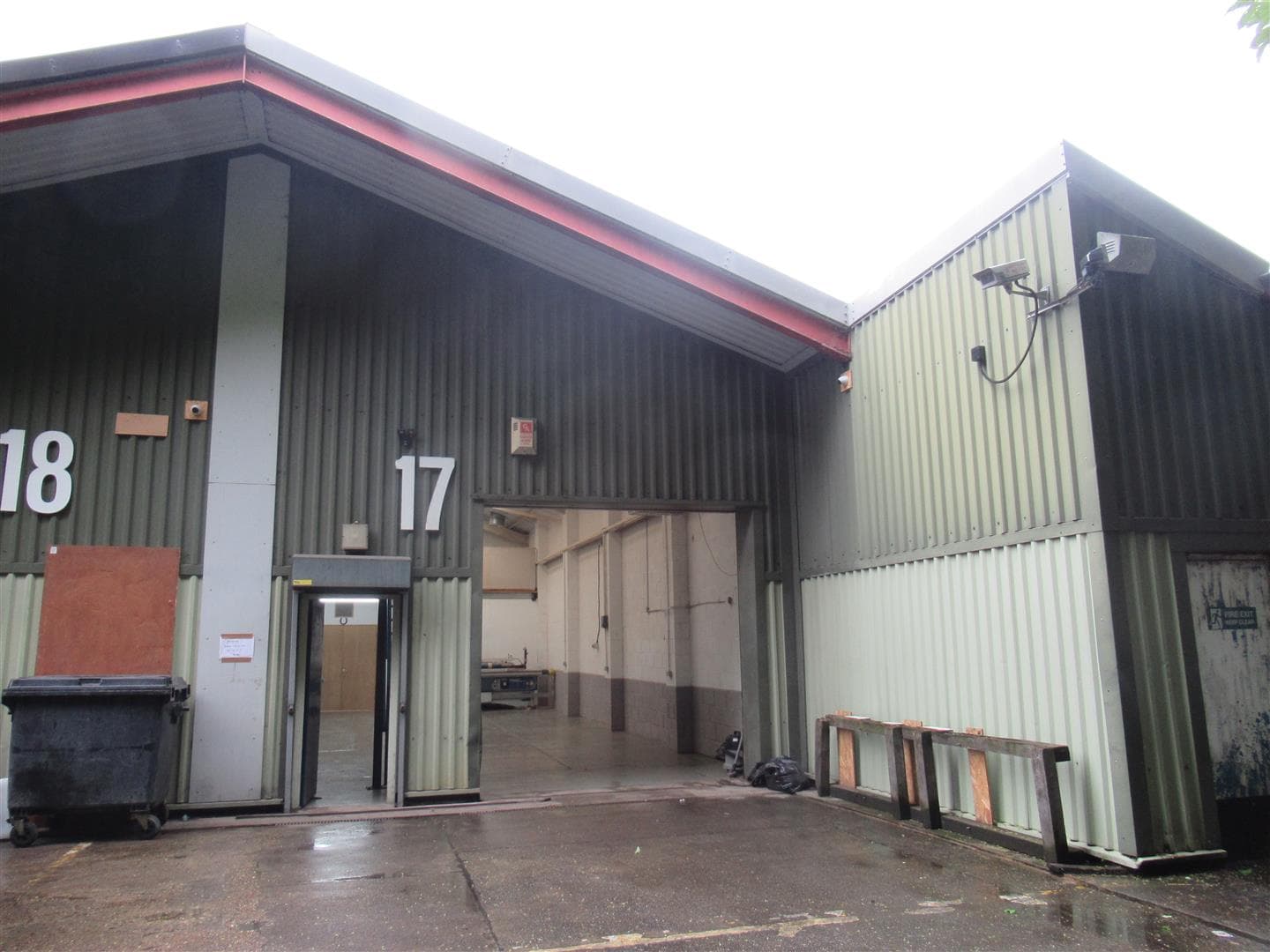 Lyon Road, Wimbledon SW19 2RL: Industrial unit To Let with mezzanine and 2 parking spaces 1