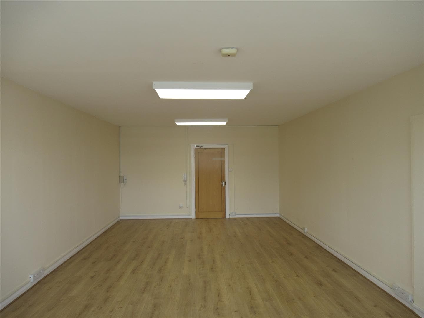 8 Deer Park Road, Wimbledon SW19 3UU: Open plan office available on flexible basis. Suitable for a variety of uses 4