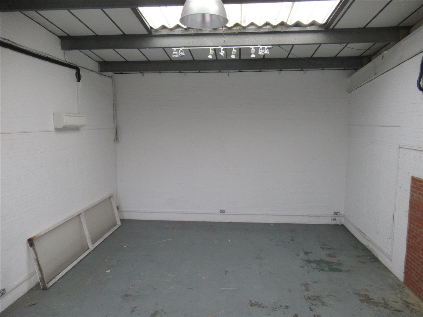 Weir Road, Wimbledon SW19 8UG: Industrial Unit to let, 1,454 sq ft 4