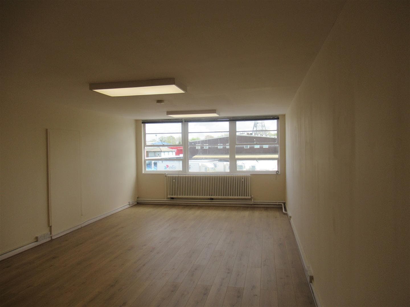 8 Deer Park Road, Wimbledon SW19 3UU: Open plan office available on flexible basis. Suitable for a variety of uses 3