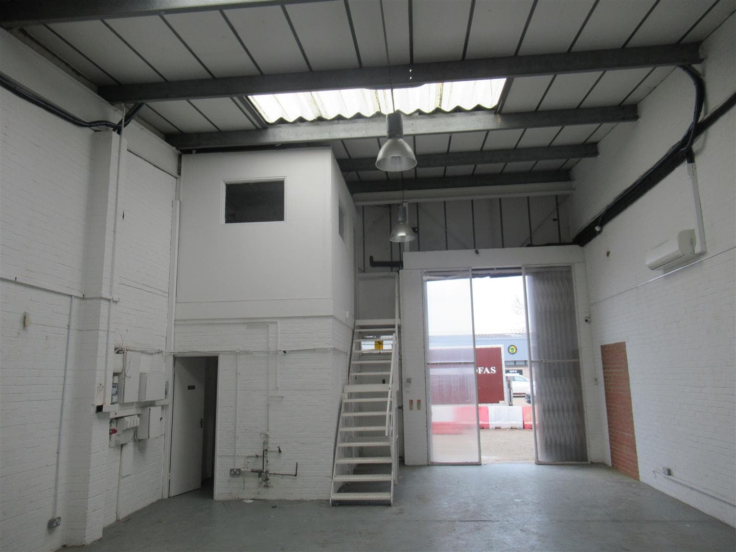Weir Road, Wimbledon SW19 8UG: Industrial Unit to let, 1,454 sq ft 3
