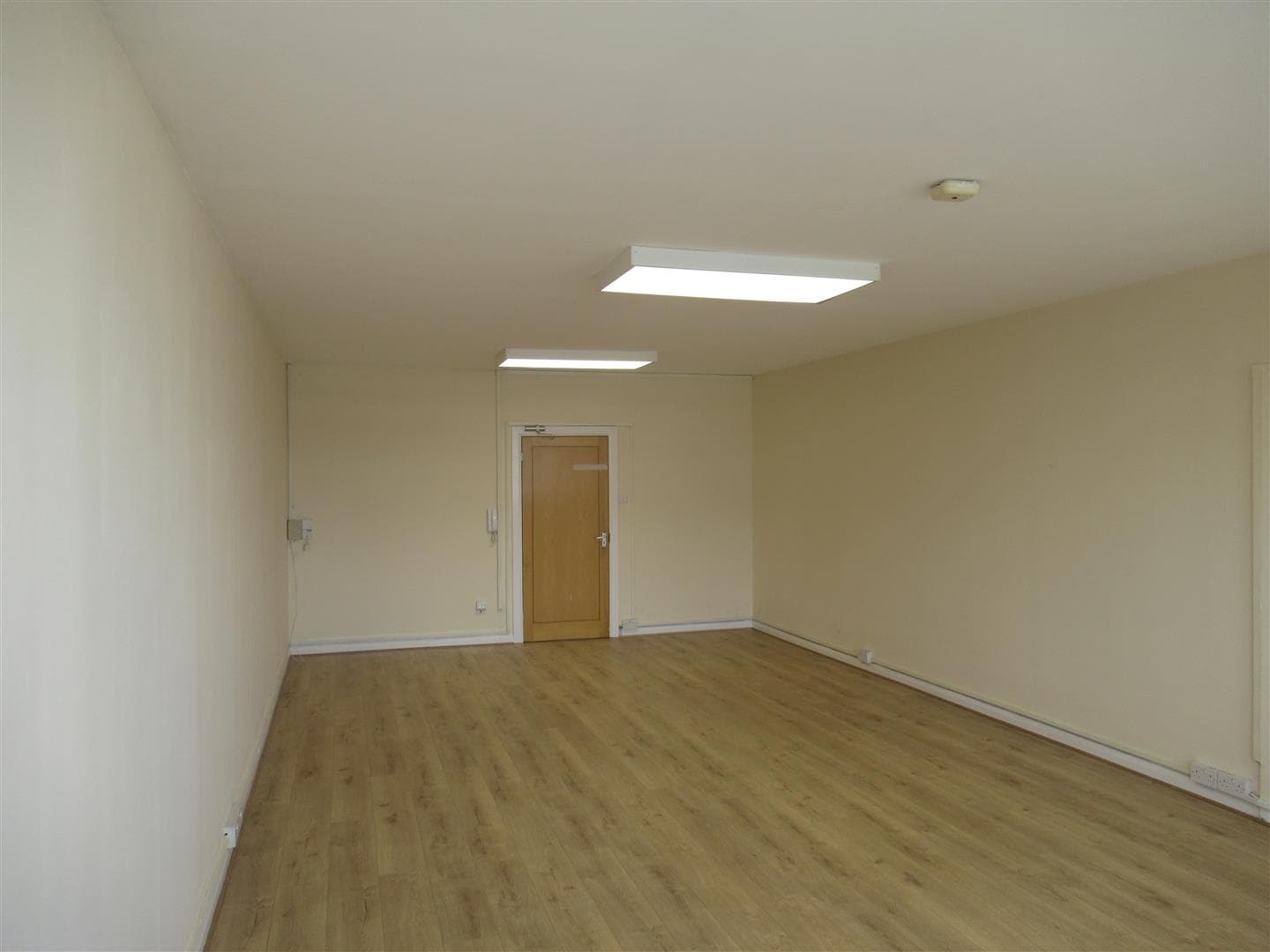 8 Deer Park Road, Wimbledon SW19 3UU: Open plan office available on flexible basis. Suitable for a variety of uses 2