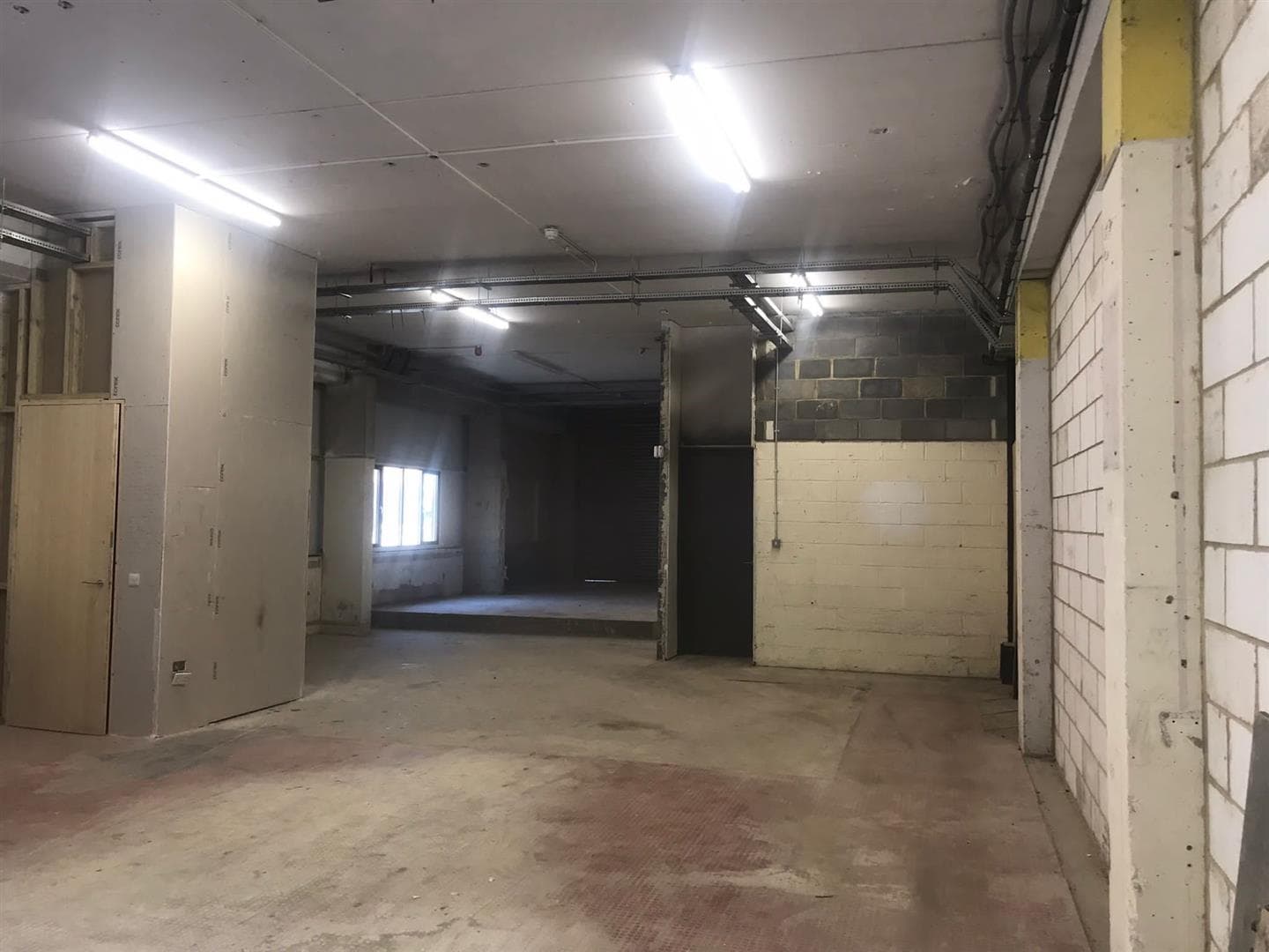 5 Sandiford Road, Kimpton Industrial Estate, Sutton SM3 9RN: Industrial Unit to let, 2,443 sq ft 5