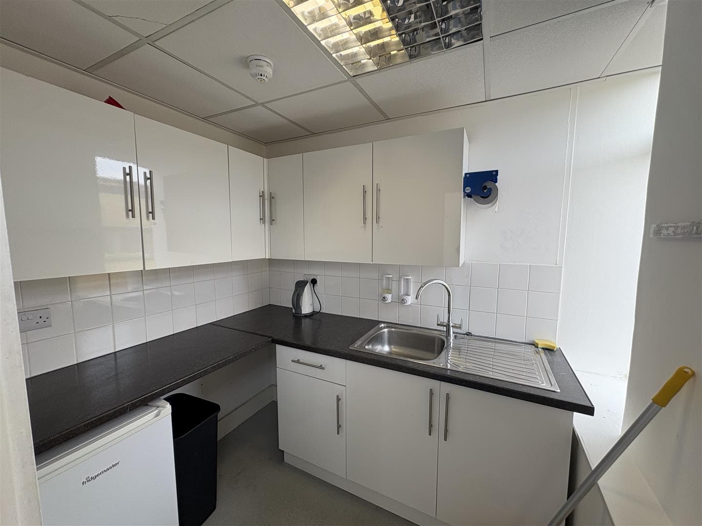 Weir Road, Balham SW12 0NA: Office to let 3