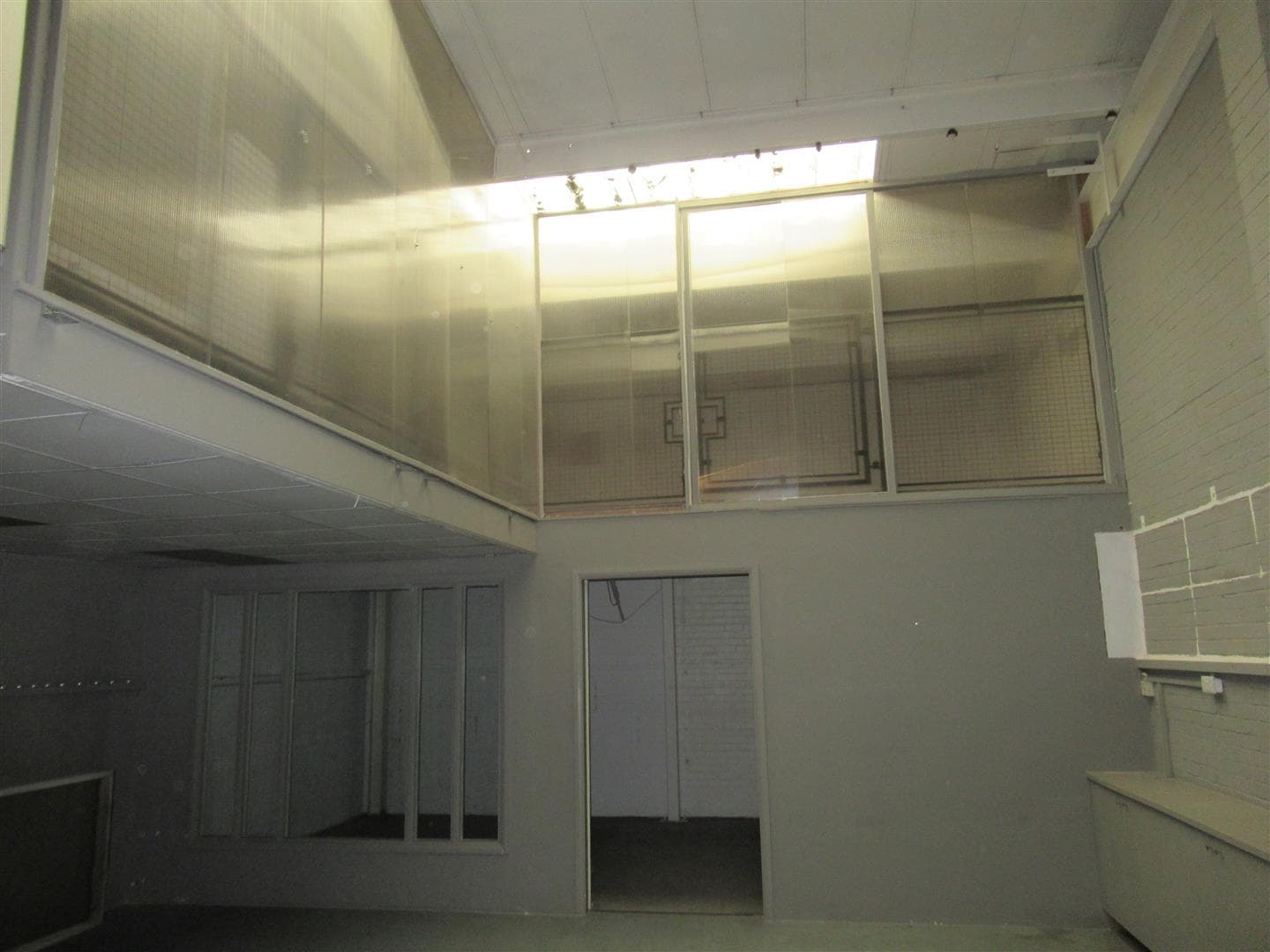 Weir Road, Wimbledon SW19 8UG: Industrial Unit to let, 1,454 sq ft 5