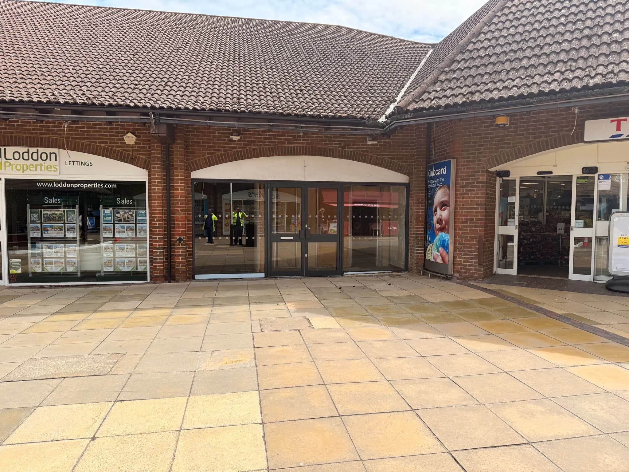1 Chineham Shopping Centre, Chineham, Basingstoke RG24 8BQ: Prominent Retail Next To Tesco in well-established out-of-town shopping centre