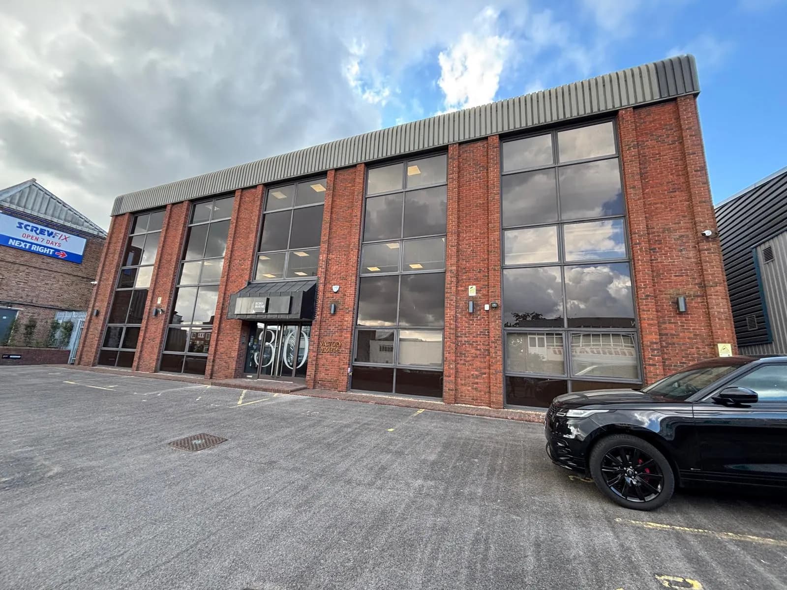 Victory House, Cox Lane, Chessington KT9 1SG: Prominent second floor office suite located on established commercial area