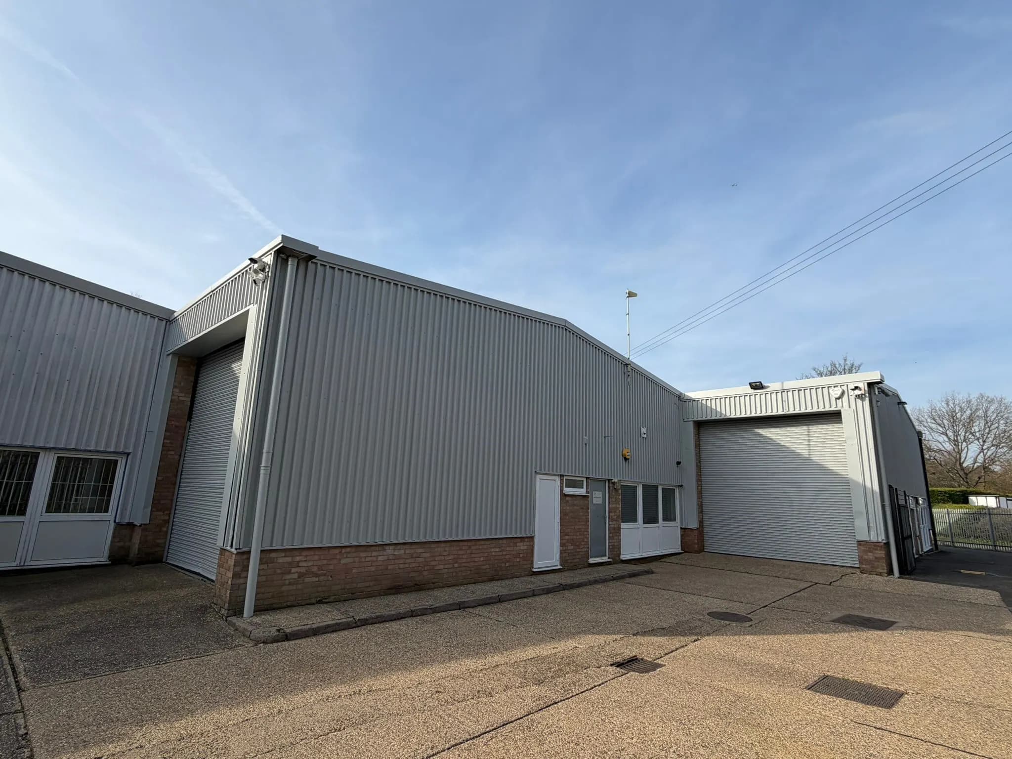19 Bordon Trading Estate, Bordon GU35 9HH: Industrial unit on secure site
