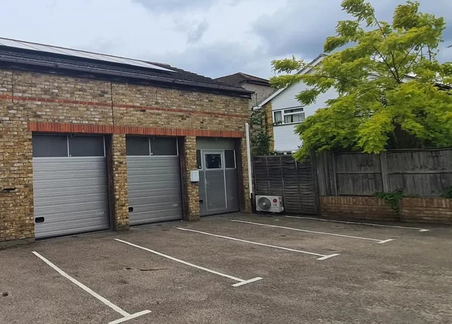 Unit 4A, Service Road, Addlestone KT15 2HT: Small warehouse/industrial unit