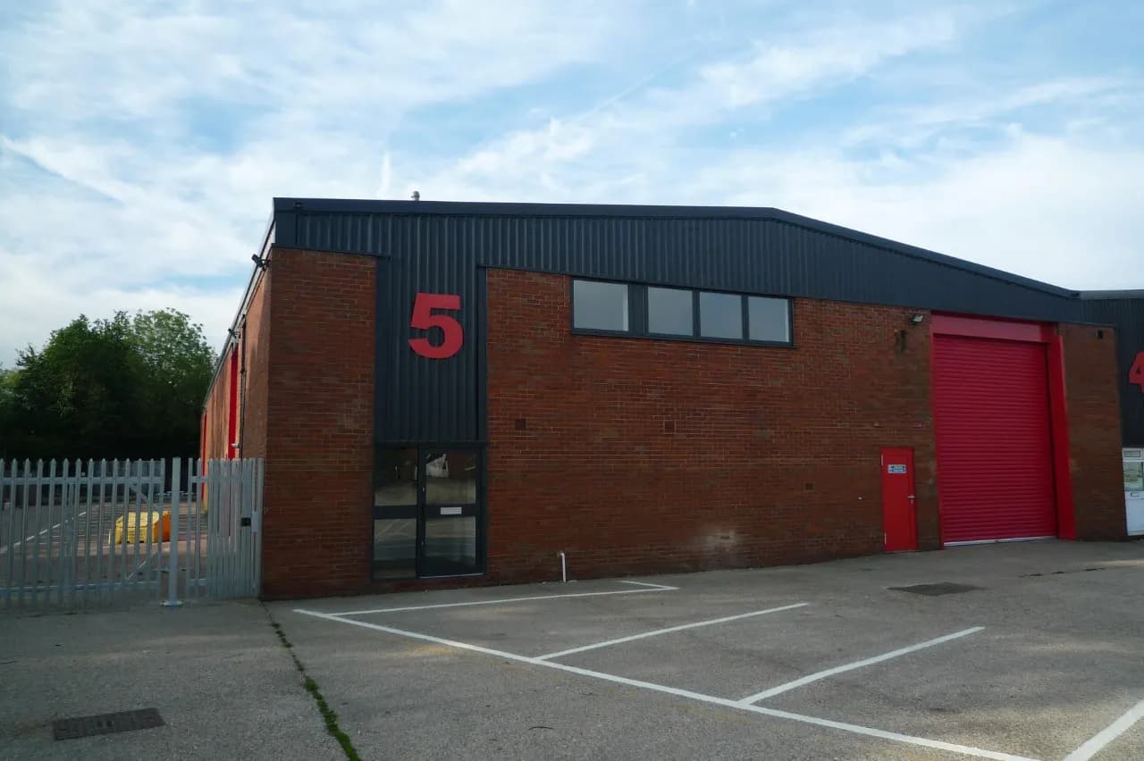 5 Brook Trading Estate, Deadbrook Lane, Aldershot GU12 4XB: Industrial/warehouse unit with secure yard