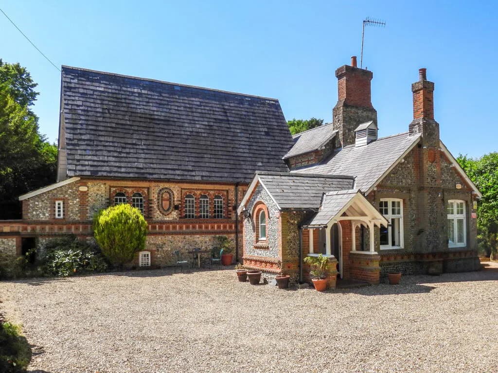 St Martins House Business Centre, Ockham Road South, East Horsley KT24 6RX: Attractive semi serviced office in Grade II Listed building