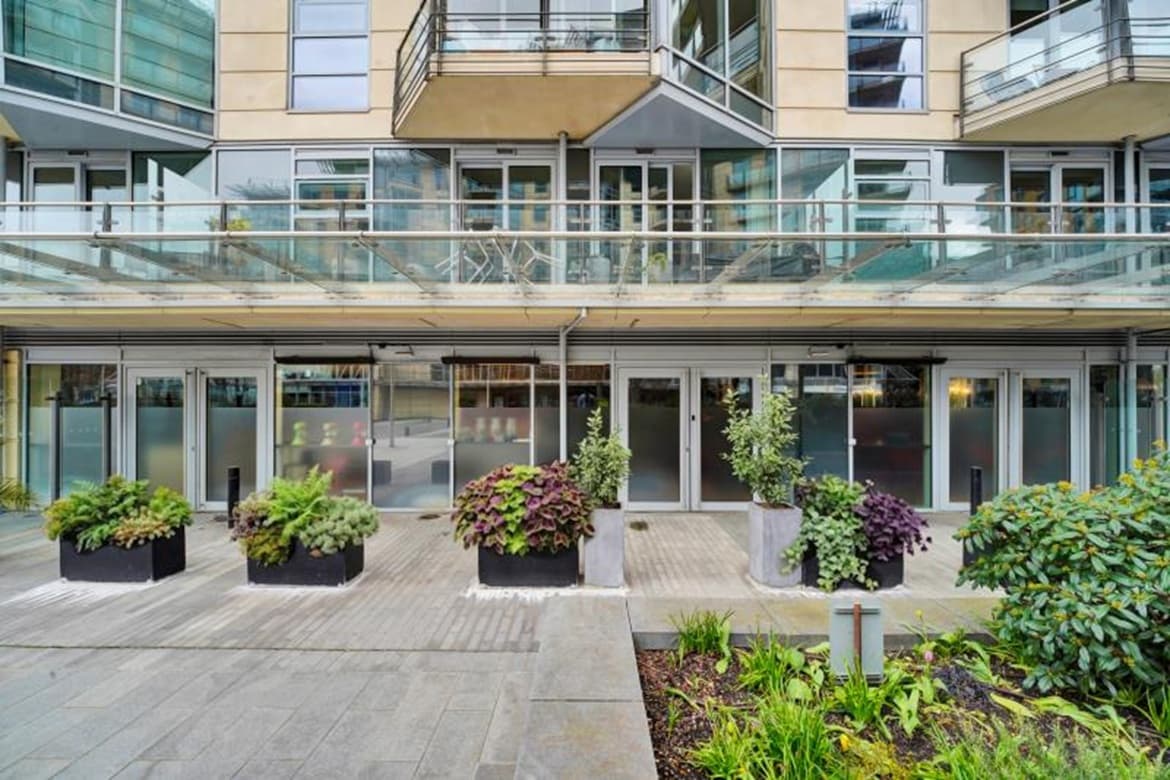 Riverside Commercial Unit For Sale in Battersea, London 1