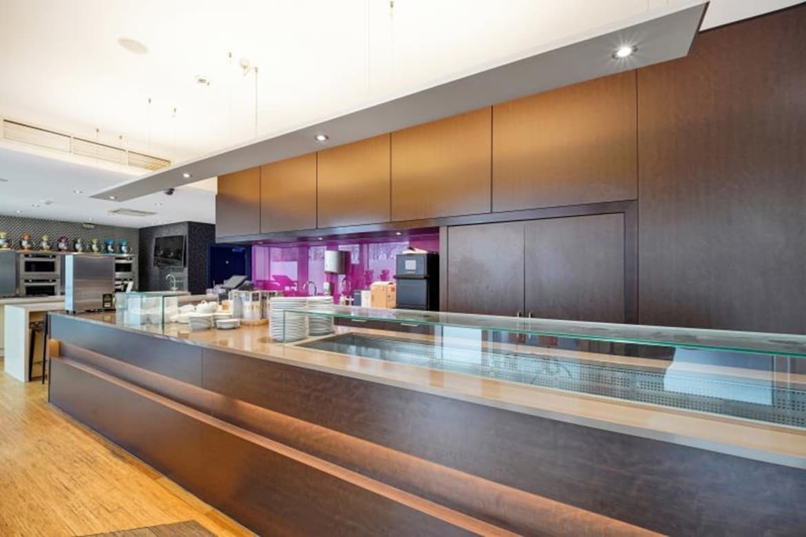Riverside Commercial Unit For Sale in Battersea, London 3
