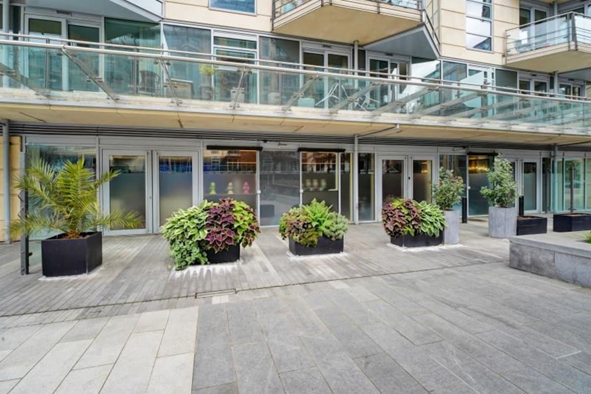 Riverside Commercial Unit For Sale in Battersea, London 5
