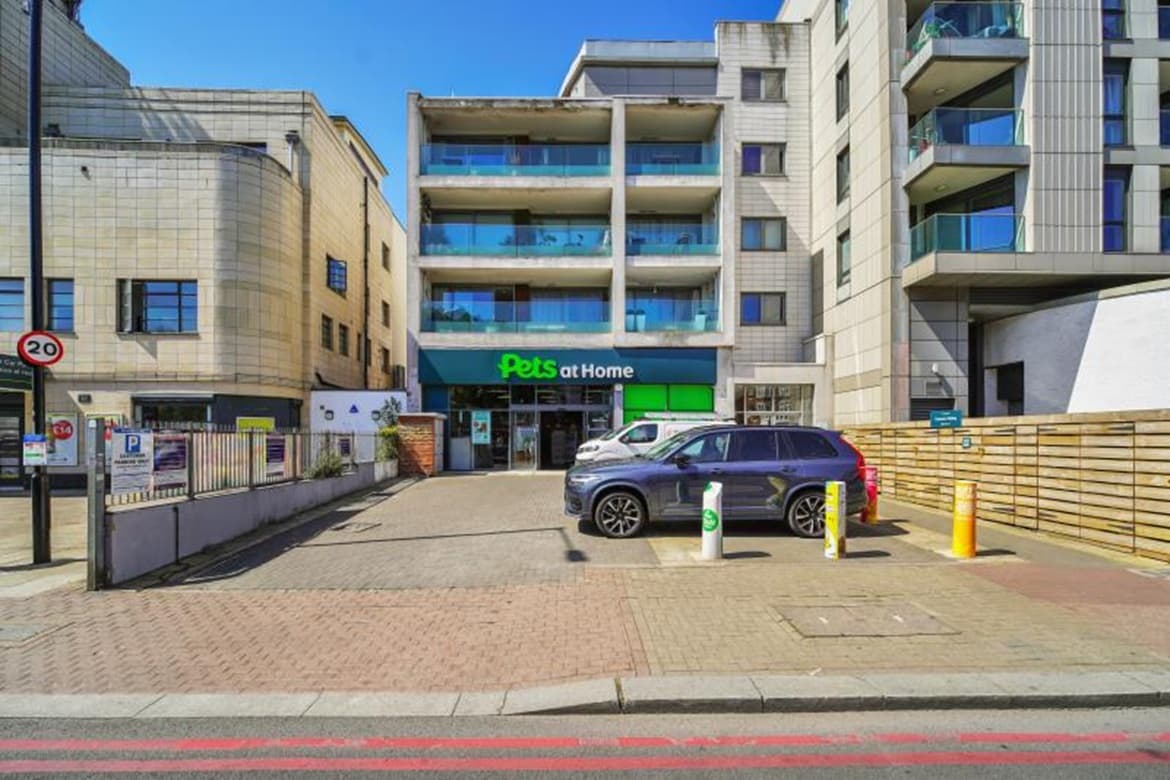Retail Investment Property For Sale in Balham, London, SW12 3