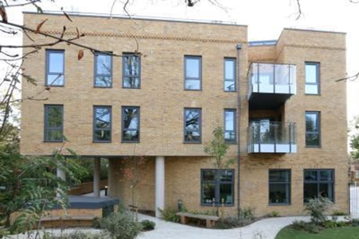 Ground Floor Unit For Sale in Isleworth, London 2