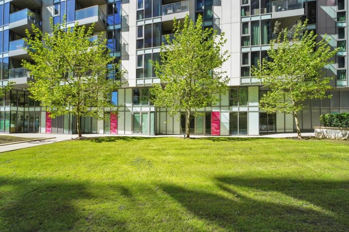 Ground Floor Unit For Sale or To Let in Wandsworth, London, SW18 2