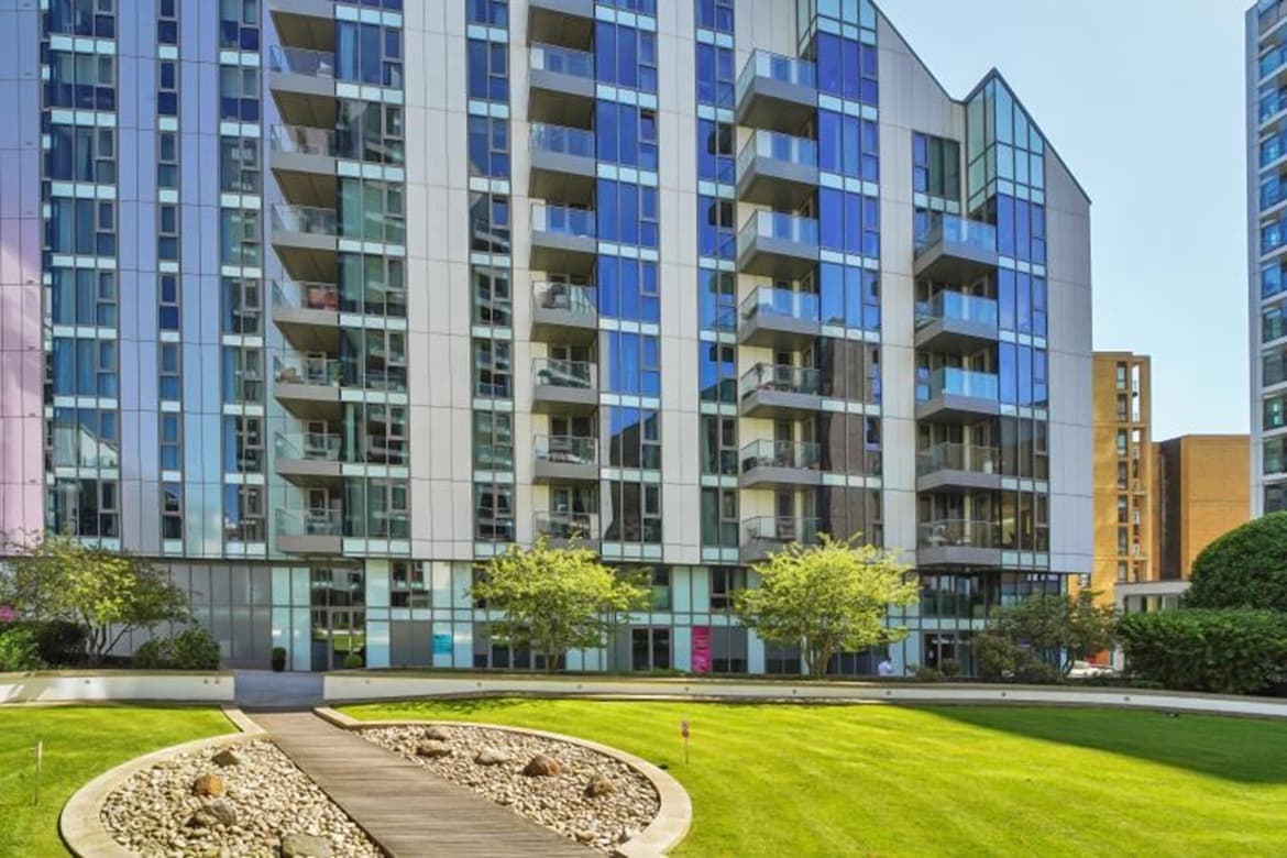 Ground Floor Unit For Sale or To Let in Wandsworth, London, SW18 3