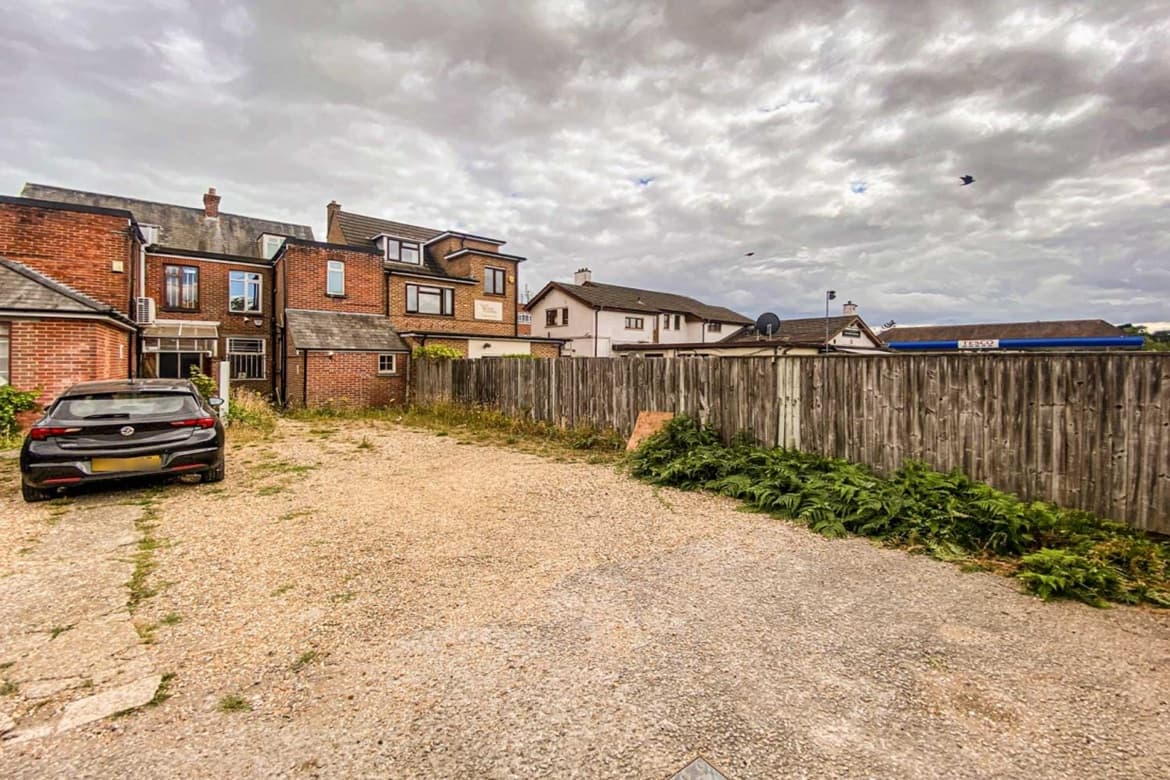 Mixed Use Property For Sale in Ferndown, Bournemouth, BH22 4