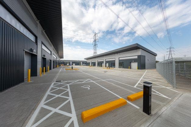 Light industrial/warehouse unit for sale in Dagenham