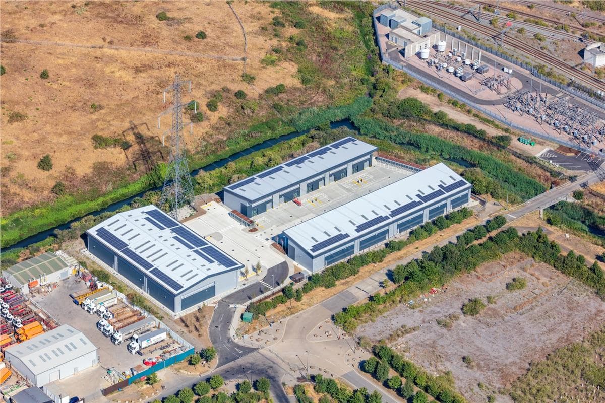 Light industrial/warehouse unit for sale in Dagenham 5