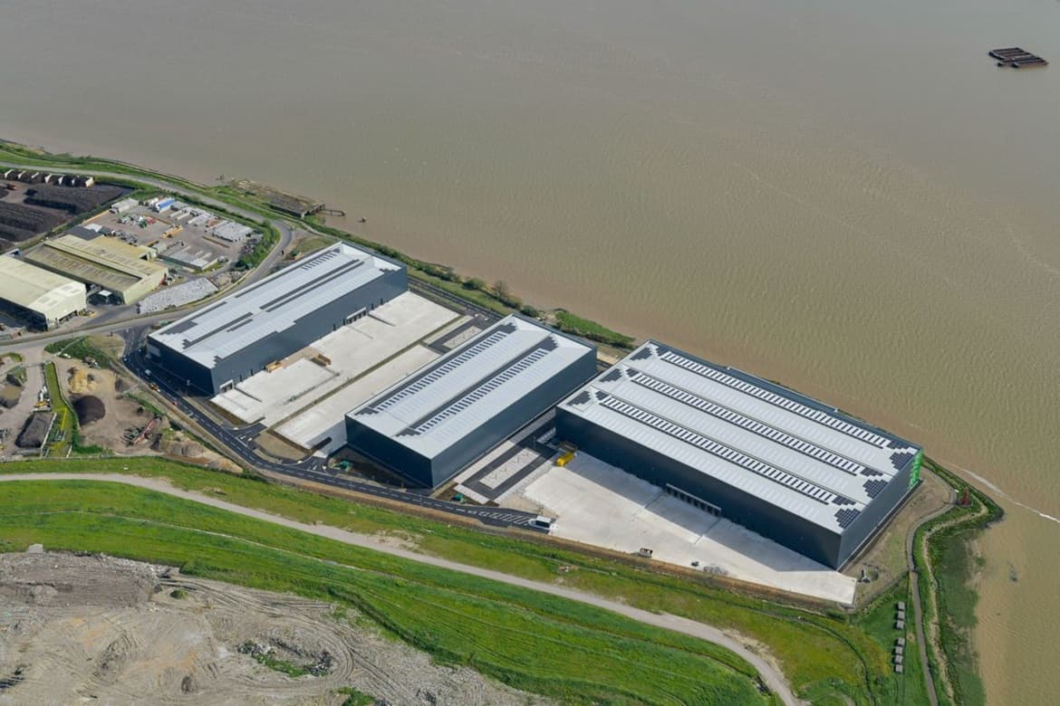 Warehouse Unit For Sale or To Let in Rainham, RM13 1