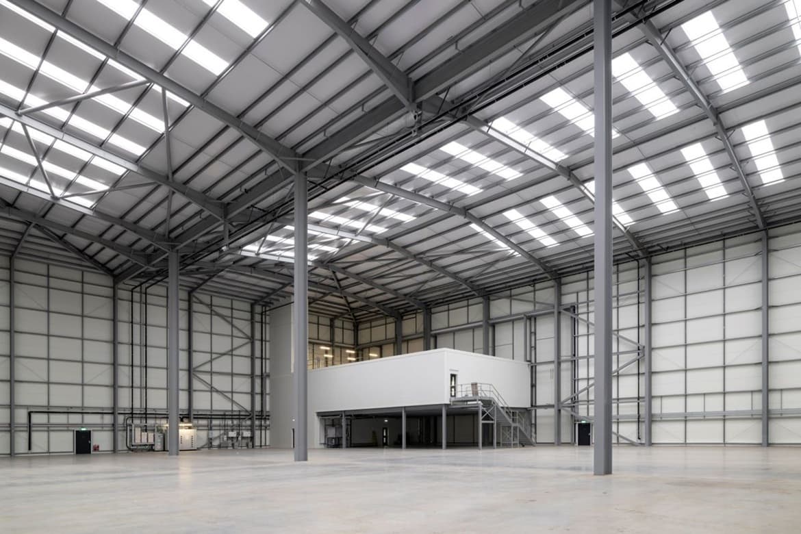 Warehouse Unit For Sale or To Let in Rainham, RM13 5
