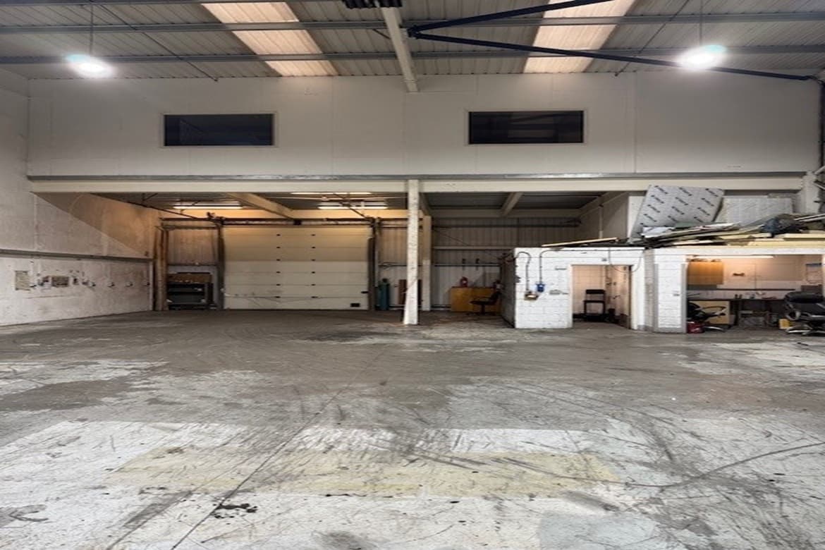 Light Industrial Trade Unit in Brentwood, Essex, CM13 2