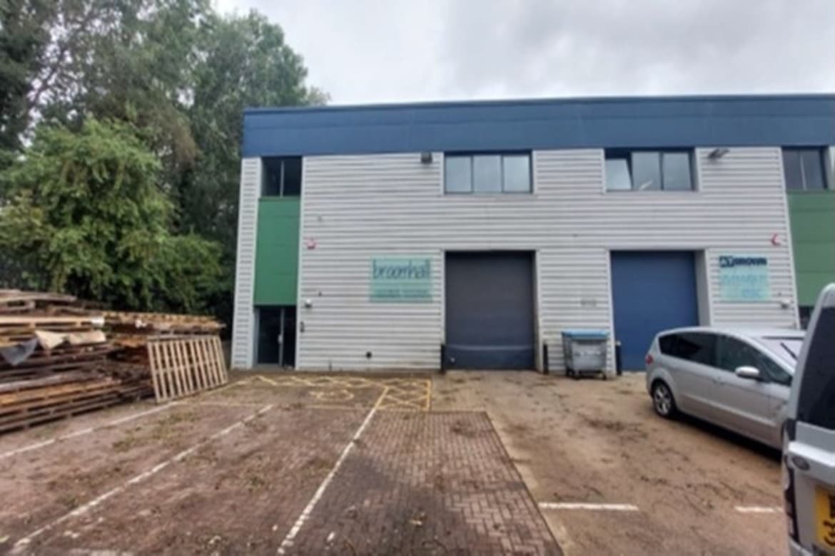 Light Industrial Trade Unit in Brentwood, Essex, CM13 1