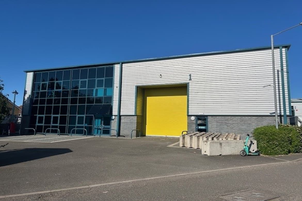 Warehouse / Trade Counter For Sale or To Let in Basildon, Essex