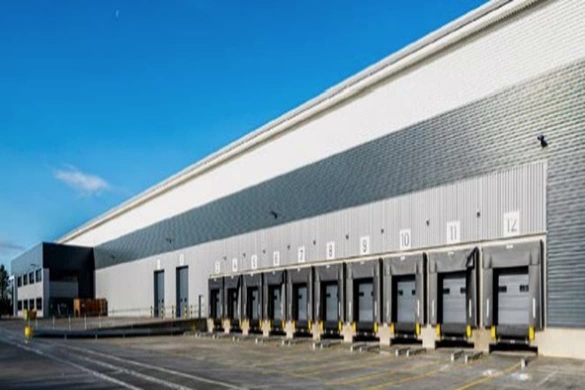 High Quality Warehouse For Sale in Basildon, Essex, SS14 2