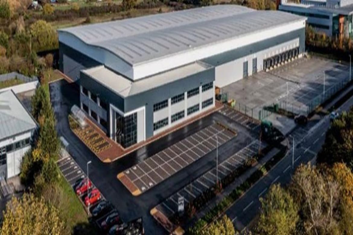 High Quality Warehouse For Sale in Basildon, Essex, SS14 3