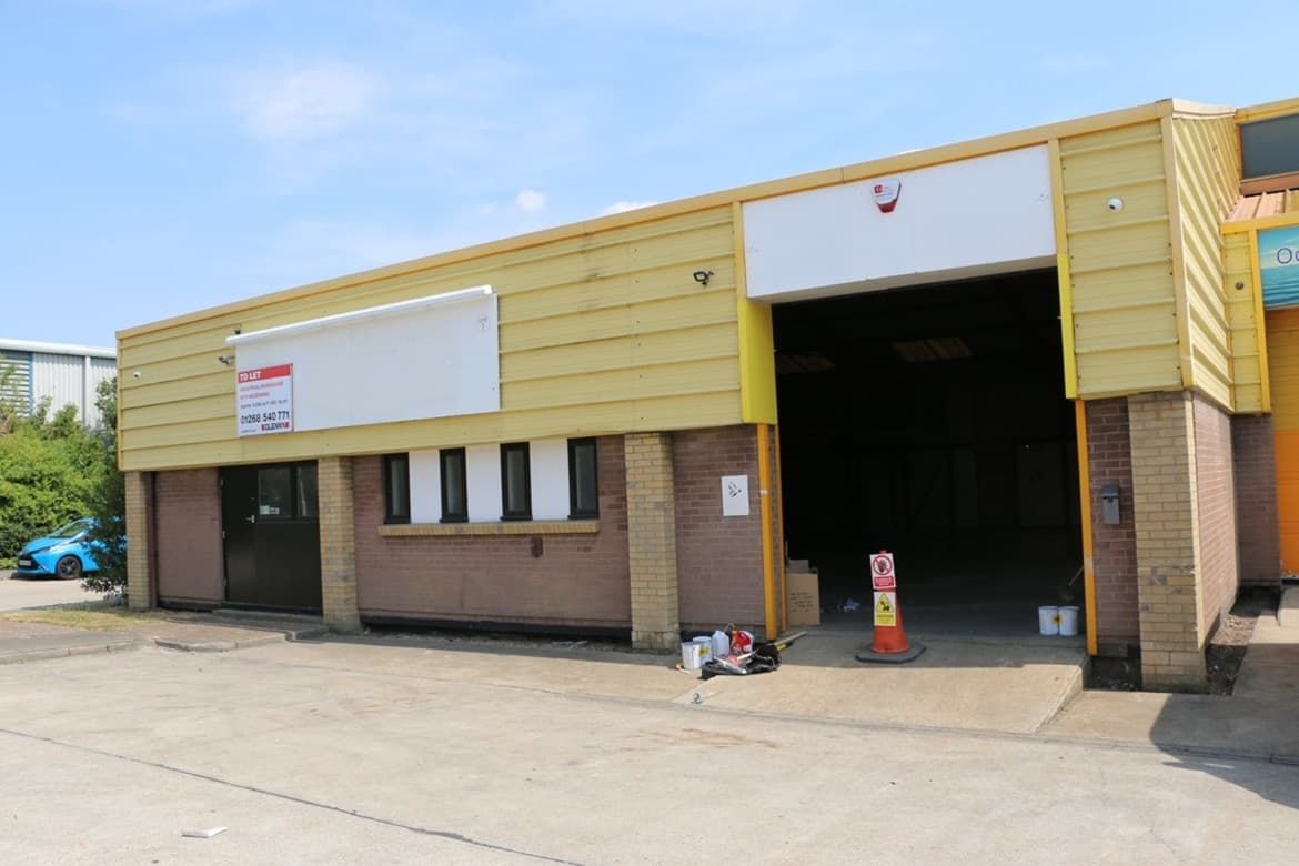 End of Terrace Industrial/Warehouse Unit For Sale in Basildon, Essex 2