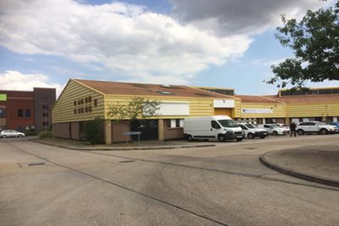 End of Terrace Industrial/Warehouse Unit For Sale in Basildon, Essex 3