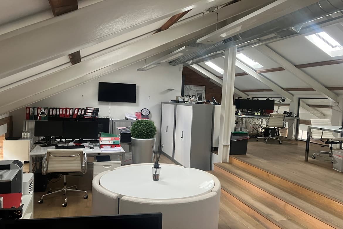 Office building / suites for sale or to let in Richmond-upon-Thames 2