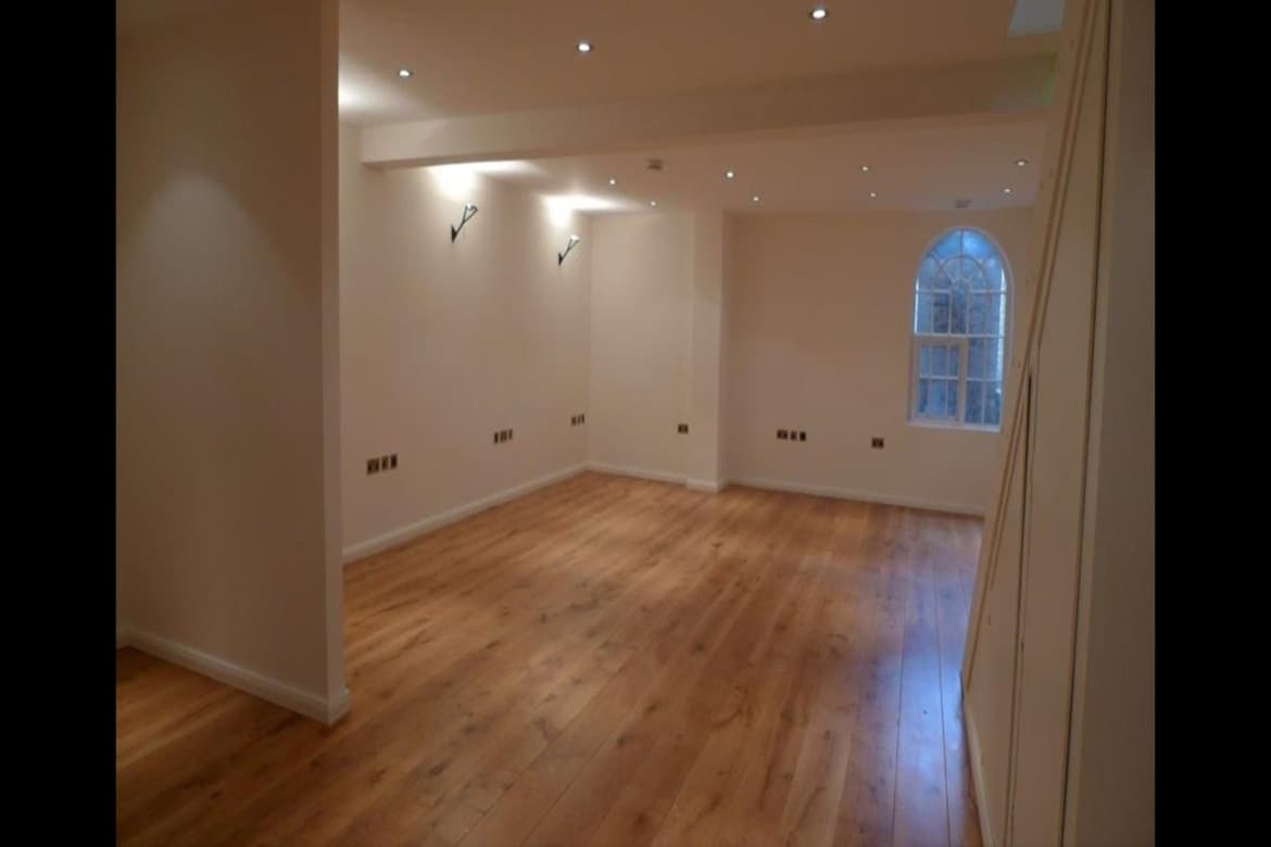 Office unit for sale or to let in Richmond 2