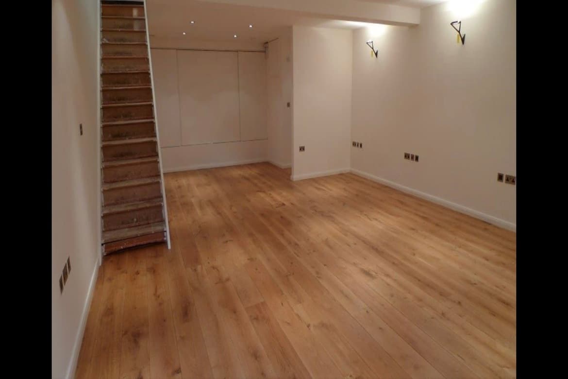 Office unit for sale or to let in Richmond 3