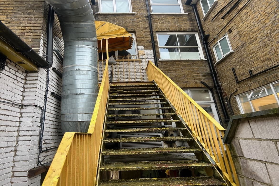 Mixed Use Building For Sale in Richmond, TW9 3