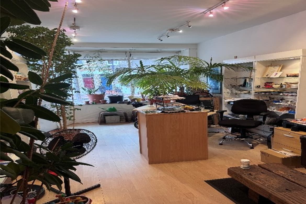 Ground Floor Clinic With Upper Two Bed Flat For Sale in Putney 2