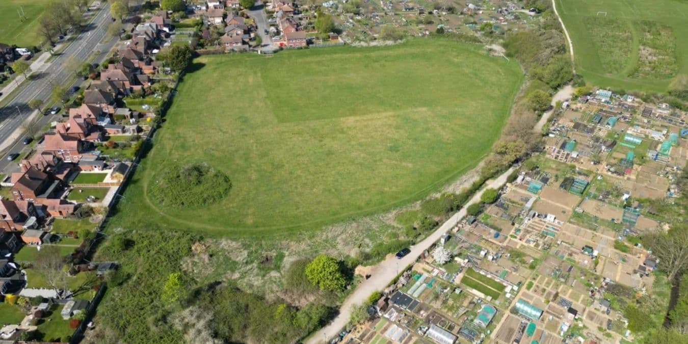 Freehold land in residential area for sale in Gloucester 2