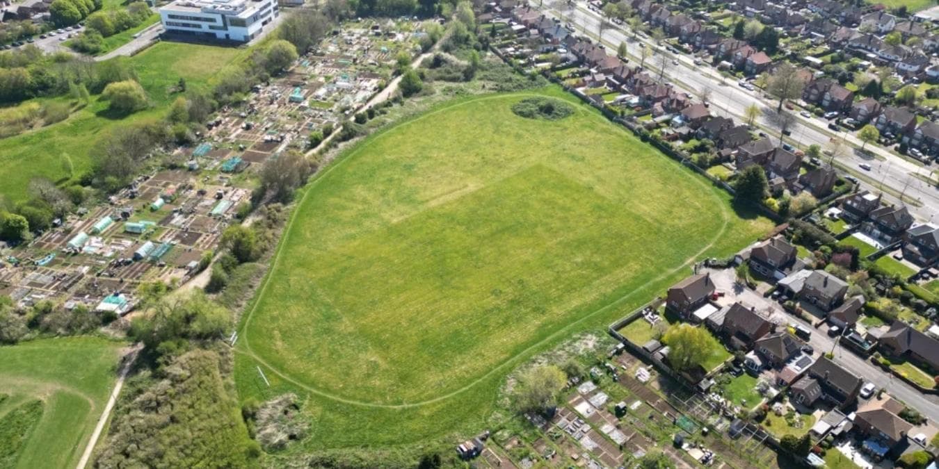Freehold land in residential area for sale in Gloucester 3