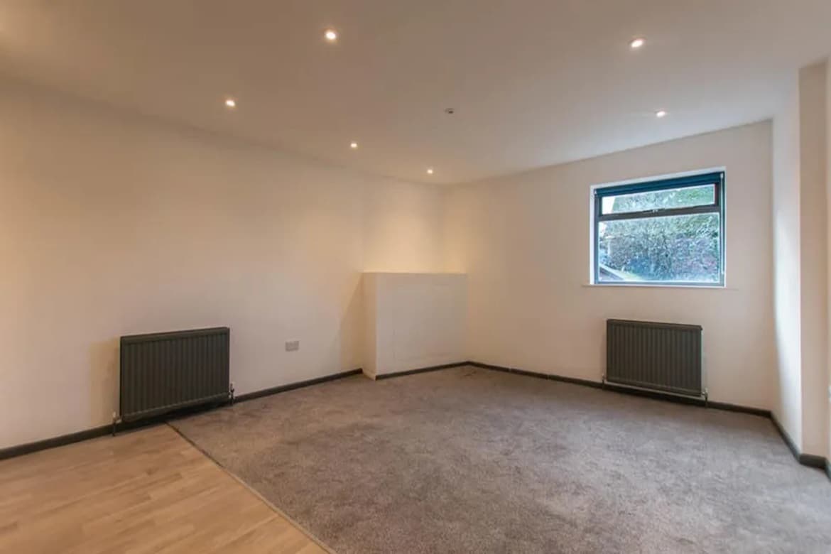 Commercial Unit with Three Flats Above For Sale in Gloucester 3