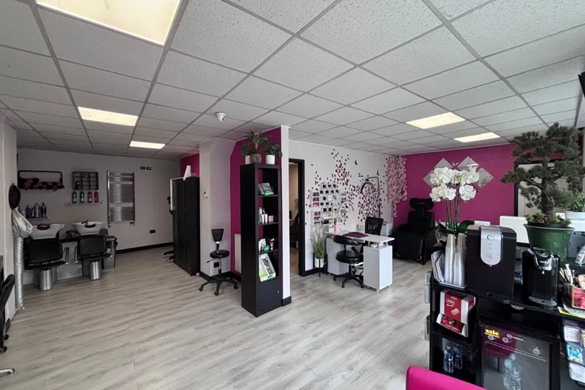 Beauty Salon With Flat Above For Sale in Gloucester 3