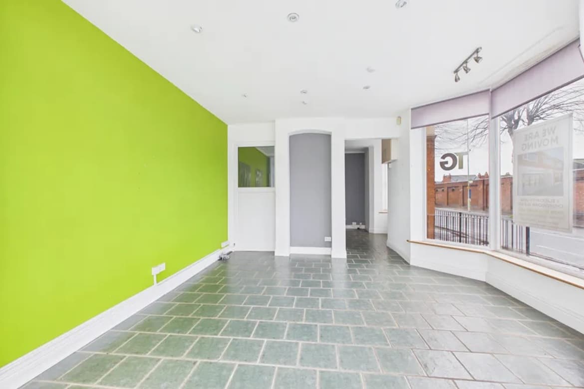 Retail Unit On Ground Floor With Upper Flat For Sale in G 2