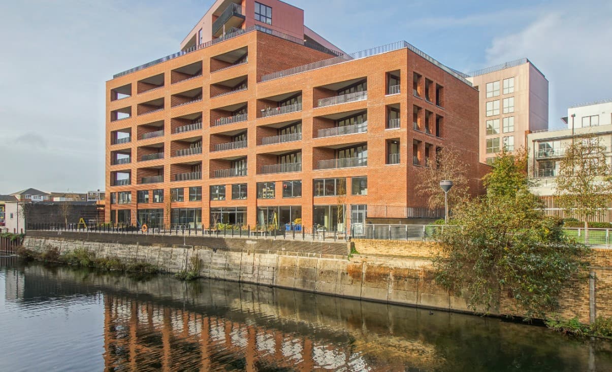 Commercial unit for sale in Bow 2