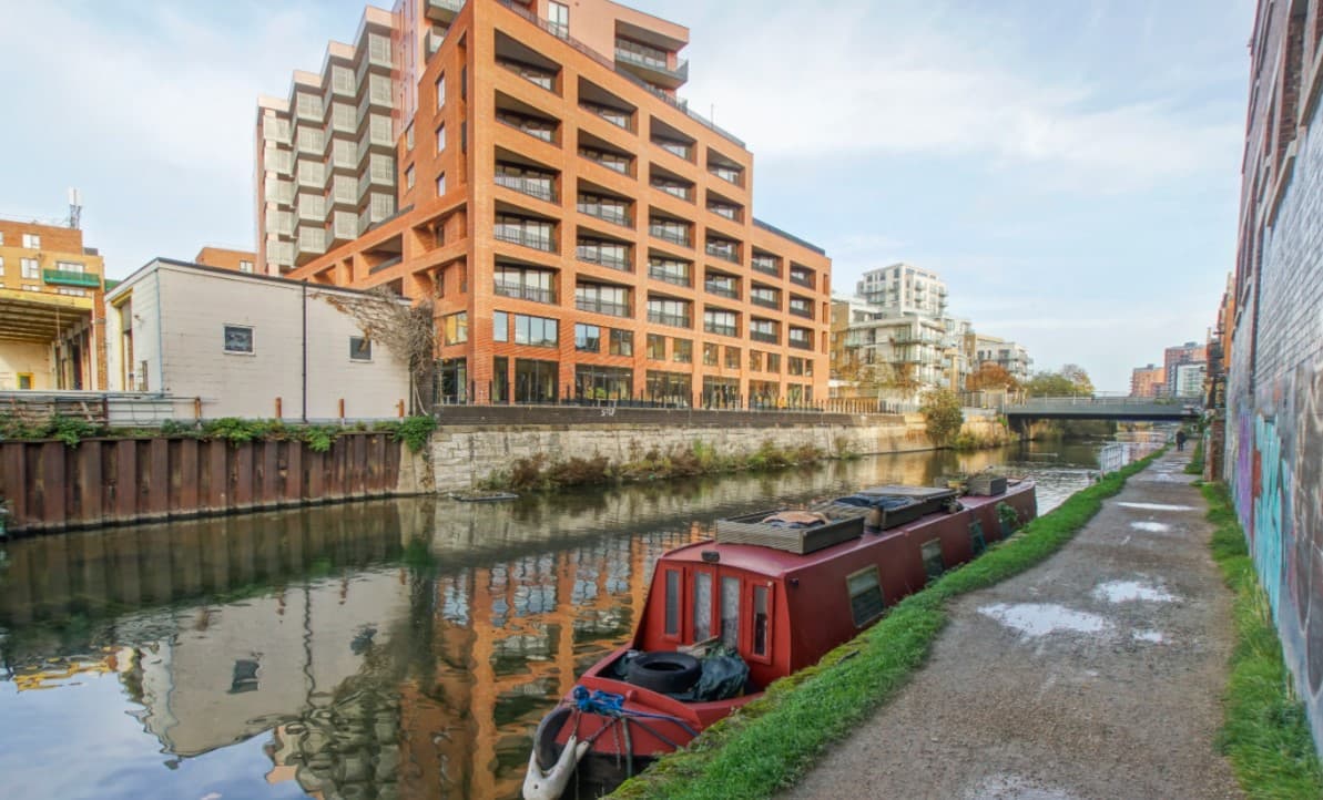 Commercial unit for sale in Bow 3