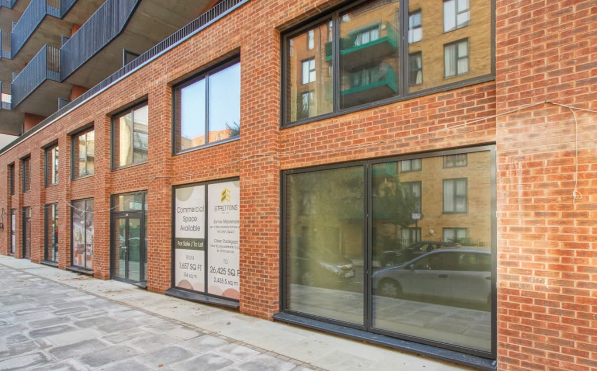 Commercial unit for sale in Bow 4