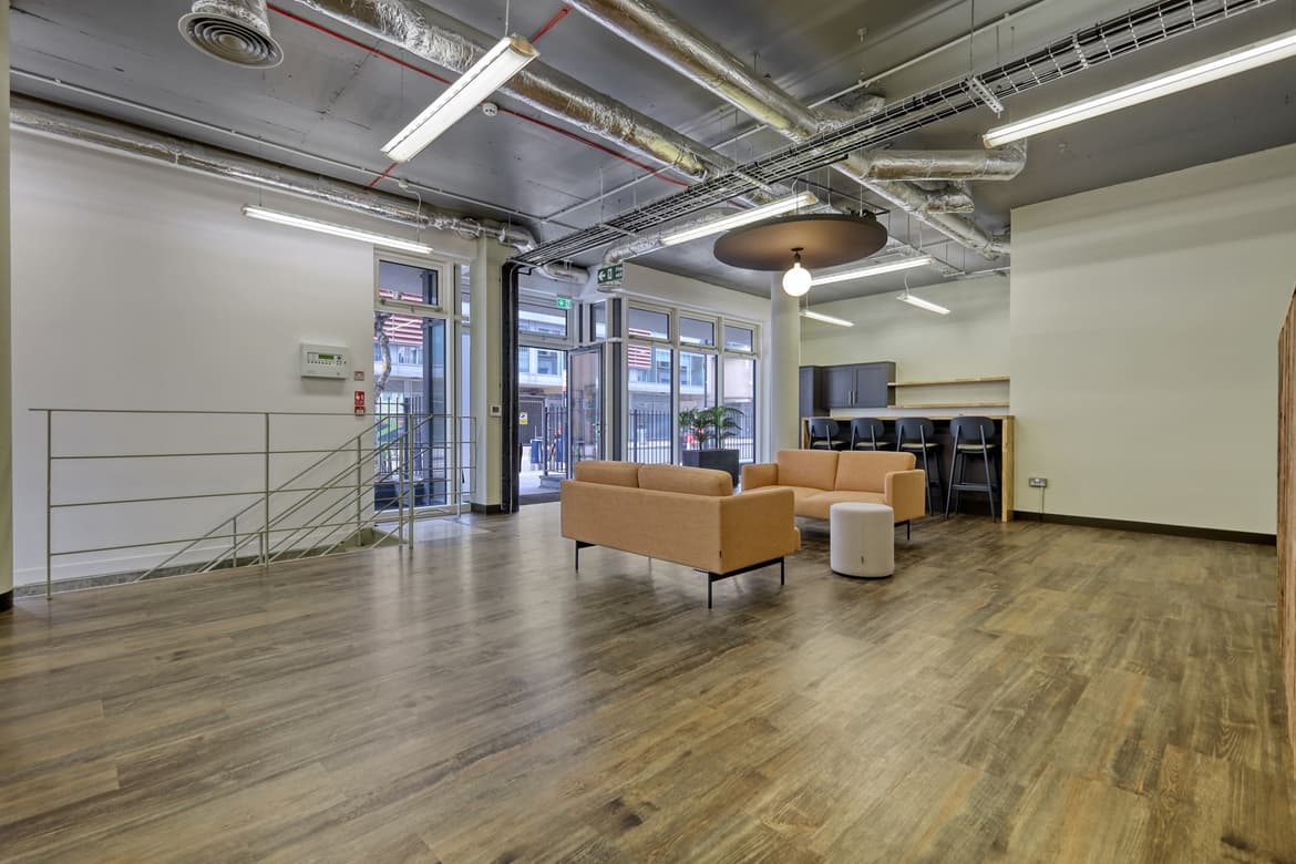 Self-contained commercial / office unit for sale in London, N1 4